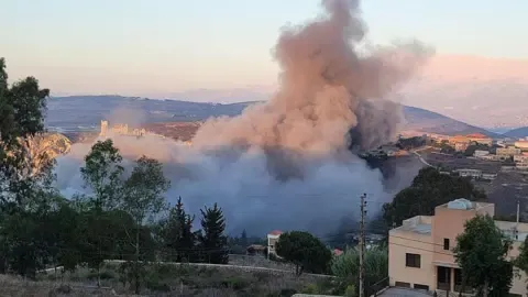 Israeli Bombing Raids Target Southeastern Lebanese Territory